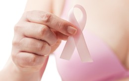 Dù không sờ thấy khối u, có triệu chứng này phải nghĩ ngay đến ung thư vú