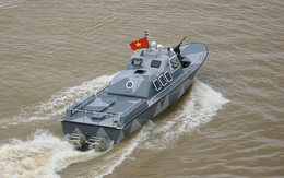 Việt Nam không cần xuồng cao tốc Raptor Nga khi đã có CQ-02 đặc chủng?