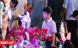 Đêm Noel lặng lẽ của những đứa trẻ mưu sinh bên đường phố Sài Gòn