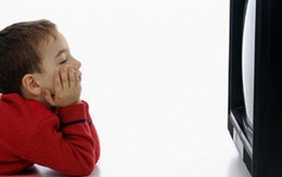 Giải mã câu nói khiến đứa trẻ nào cũng bị ám ảnh: Ngồi gần xem TV hỏng mắt!