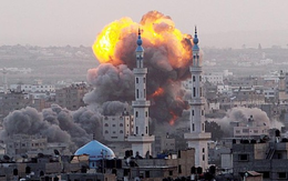 Biểu tình Jerusalem vừa lắng xuống, Israel-Hamas tiếp tục "giao thủ" bằng xe tăng, tên lửa