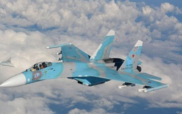 Kèm sát như duyệt binh, tiêm kích Su-27 Nga vừa "trêu ngươi" máy bay trinh sát P-8A Mỹ