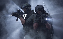 Lực lượng đặc nhiệm kết hợp đèn pin và súng khi tác chiến ban đêm như thế nào? (P2)