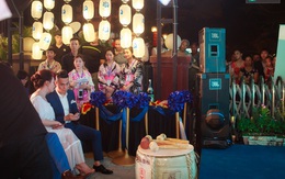 Minh Vân và Sơn của phim Sống chung với mẹ chồng thân thiết tại sự kiện