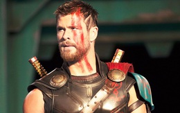 “Thor: Ragnarok": Lần đầu tiên búa thần bị phá vỡ