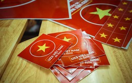 Xưởng in hủy nhận đơn hàng Tết, trắng đêm in ngàn decal miễn phí ủng hộ U23 Việt Nam
