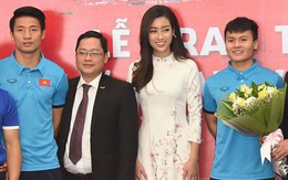 Quang Hải bẽn lẽn khi bị trêu về chiều cao bên Hoa hậu Mỹ Linh