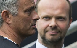 Bị "sếp lớn" Man United chơi xấu, Mourinho mất đi "thanh gươm báu"?