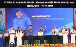 Nam sinh chạy xe ôm trả lại 320 triệu đồng được tuyên dương