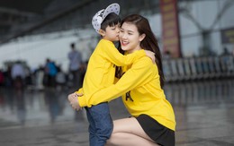 Hoa hậu Phí Thùy Linh và con trai mặc nổi bật tại sân bay
