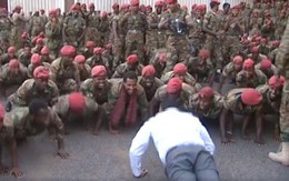 Video: Binh sỹ biểu tình đòi tăng lương, Thủ tướng Ethiopia xoa dịu bằng cách có một không hai