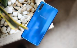 Smartphone 7,69 triệu đồng đầu tiên trang bị camera 3 ống kính của Samsung, đặt trước tại Thế Giới Di Động