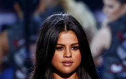 Selena Gomez cắt đứt liên lạc với bạn bè, tự gọi chuyện Justin Bieber cưới Hailey Bladwin là "viên thuốc đắng nhất cuộc đời"