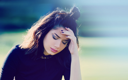 Chỉ vì tặng nhầm quà cho mẹ chồng tương lai mà vừa mở quà ra, bà đã thẳng tay đuổi em ra khỏi nhà