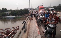 Để lại xe máy trên cầu, nam thanh niên gieo mình xuống sông Sài Gòn mất tích