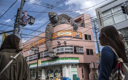 24h qua ảnh: Tượng King Kong khổng lồ trên một tòa nhà ở Nhật Bản