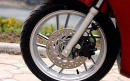 Xe máy bị hao xăng do cách lái xe sai lầm