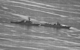 Cận cảnh pha chặn đầu "cực nguy hiểm" của chiến hạm TQ với tàu khu trục Mỹ tại Đá Ga Ven