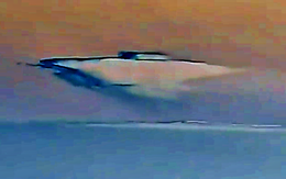 Kinh ngạc người phụ nữ nhìn thấy UFO được ngụy trang trong đám mây