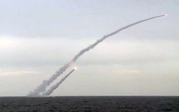 Tên lửa Kalibr Nga tung cú đánh sấm sét, căn cứ "địch" sụp đổ