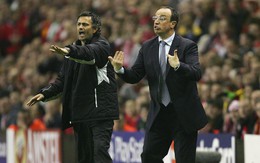 Mourinho – Benitez: Hai diva hết thời tranh nhau… hát lót