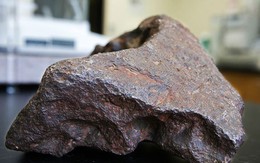 Viên thiên thạch trị giá hơn 100.000 USD dùng để... chặn cửa