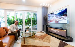Ngắm TV LG OLED siêu mỏng trong phòng khách hiện đại của KTS Thanh Truyền