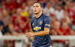 HLV Mourinho gặp riêng, “cầu xin” Darmian ở lại M.U