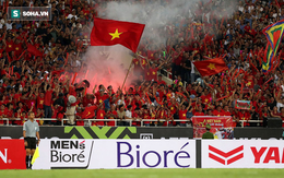 Pháo sáng liên tục cháy ở Mỹ Đình: Tình yêu, "công lý" hay trò phá hoại đầy lố bịch?