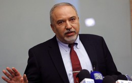 Bộ trưởng Quốc phòng từ chức, Liên minh cầm quyền Israel gặp sóng gió