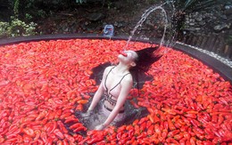 24h qua ảnh: Cô gái thi ăn ớt dưới suối nước nóng ở Trung Quốc