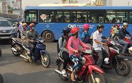 Đình chỉ tài xế, tiếp viên xe buýt cầm gậy sắt đòi đánh người sau va chạm ở Sài Gòn