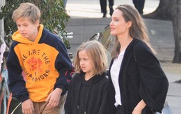 Con gái tomboy của Angelina Jolie nổi bật giữa các chị em với đôi chân dài trông như siêu mẫu tương lai