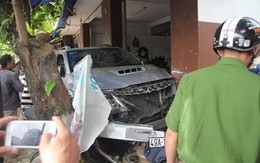 Xe ô tô mất lái tông vào nhà dân, một phụ nữ thiệt mạng