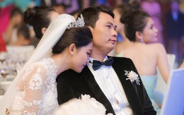 Chùm ảnh vừa tiết lộ: Á hậu Thanh Tú nũng nịu, tựa đầu đầy tình cảm vào vai chồng đại gia hơn 16 tuổi