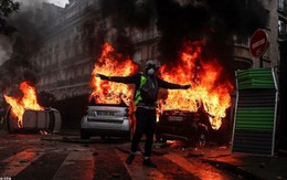 Chính phủ Pháp ngưng tăng thuế xăng dầu, biểu tình “Áo vàng” vẫn lan rộng