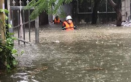 [Chùm ảnh] Sau 1 đêm mưa, Đà Nẵng ngập sâu chưa từng có trong lịch sử