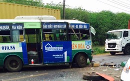 Xe buýt tông liên hoàn, 7 người thương vong ở Đồng Nai