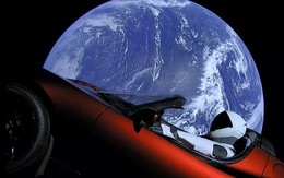 Tesla và SpaceX đã bắt đầu sáp nhập lại với nhau như thế nào sau vụ phóng siêu xe Roadster của tên lửa Falcon Heavy?