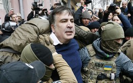 Thủ lĩnh đối lập Ukraine Saakashvili bị người bịt mặt bắt, trục xuất sang Ba Lan