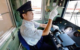 Nhân viên đường sắt Nhật Bản luôn dùng tay chỉ vào mọi vật và đây là lý do đằng sau hành động thú vị ấy