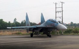 Su-30MK2 Việt Nam đeo tên lửa R-27 và pod tác chiến điện tử trực chiến