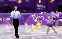 Yuzuru Hanyu sẽ làm gì với "cơn mưa gấu Pooh" khán giả ném xuống sân?