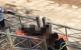 Người đàn ông tẩm xăng rồi lao xe chở con trai xuống vực