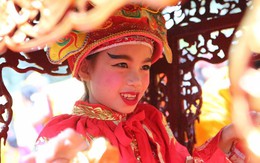 "Tướng bà" 9 tuổi tại lễ hội đền Gióng được cõng, bế, bảo vệ nghiêm ngặt vì sợ bắt cóc