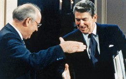 Gorbachev đã thỏa thuận bí mật gì với Reagan khiến Liên Xô gục ngã?