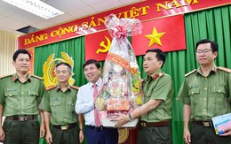 Chủ tịch TPHCM Nguyễn Thành Phong chúc Tết nhiều đơn vị