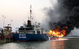 Tàu chở dầu cháy lớn ở Hải Phòng đang chở 900m3 xăng A92