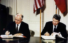 Mỹ-Nga đẩy Đồng hồ Tận thế sát nửa đêm và lời giải của cựu tổng thống Liên Xô Gorbachev