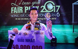 Nhận cúp Fair Play, Văn Toàn tặng hết tiền thưởng cho người hạng 3